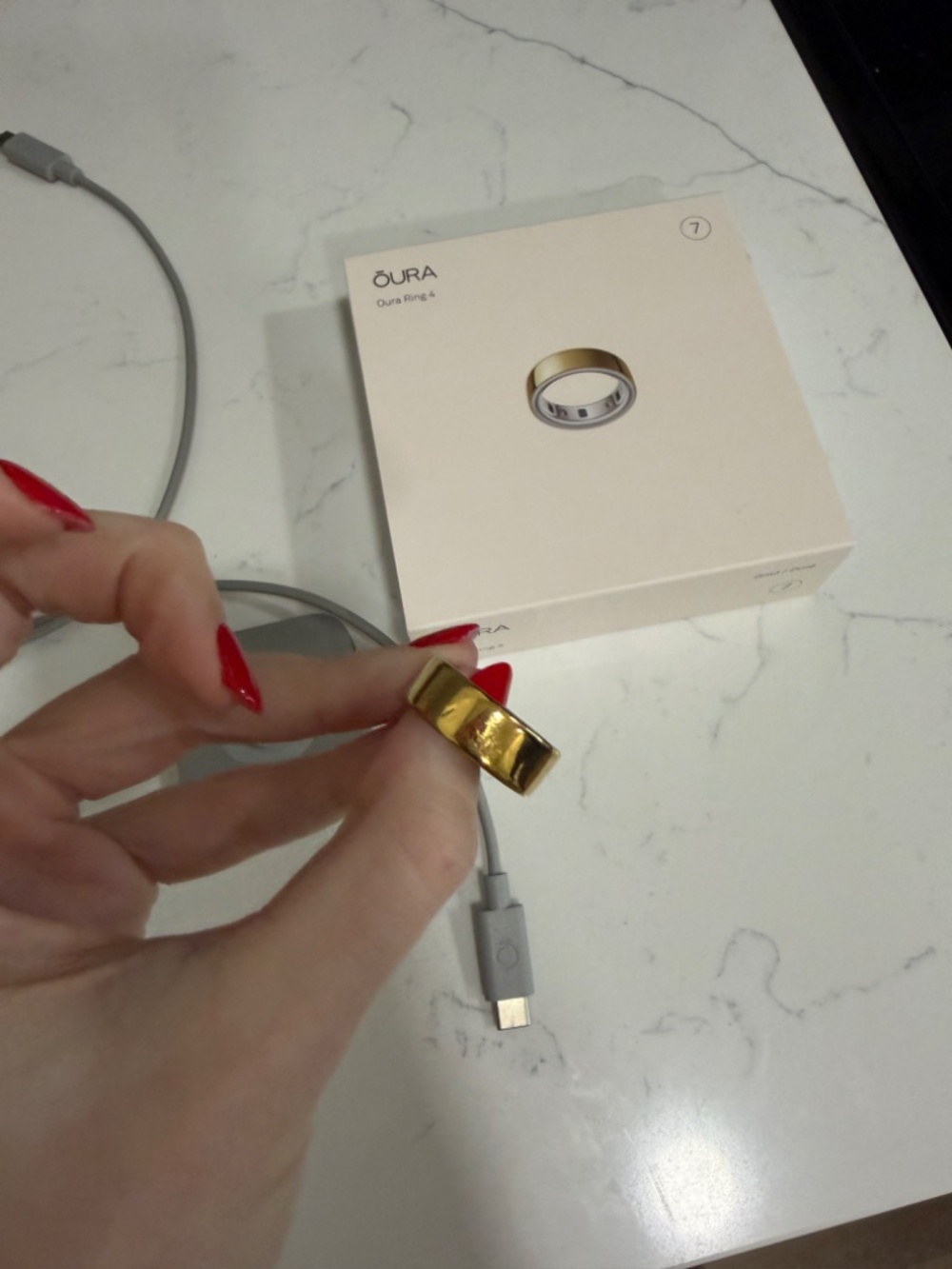Oura Ring 4 - Gold - Size 7 - Picture 5 of 6